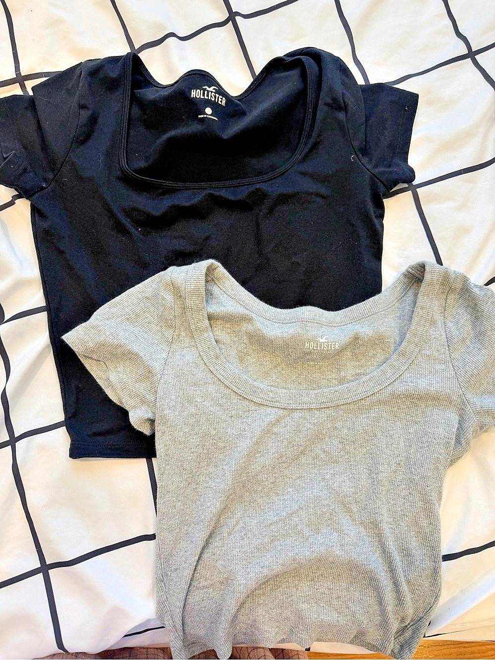 Hollister Women's Short Sleeve Tops Black & Gray